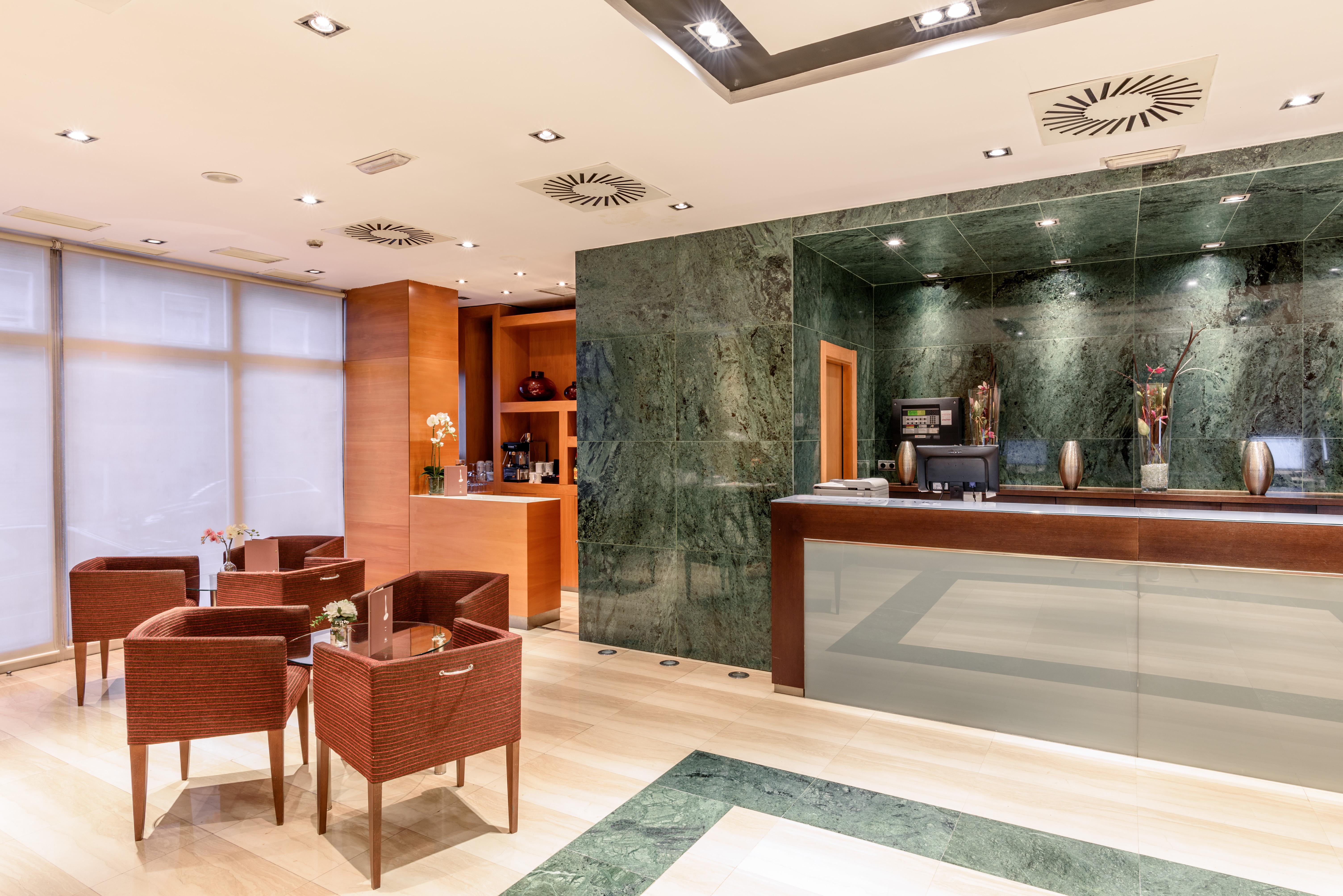 Exe Leon Hotel Bagian luar foto