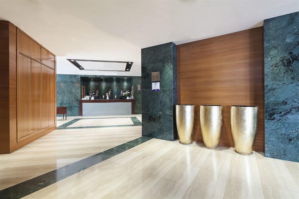 Exe Leon Hotel Bagian luar foto